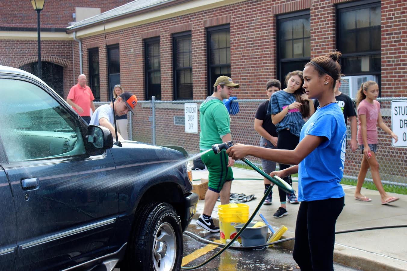 East Rockaway students pay it forward with a car wash Team Up 4 Community