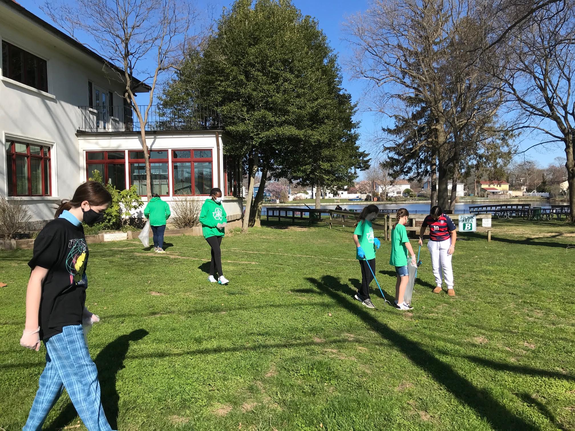 Student cleanup at Phelps Lane Park Team Up 4 Community