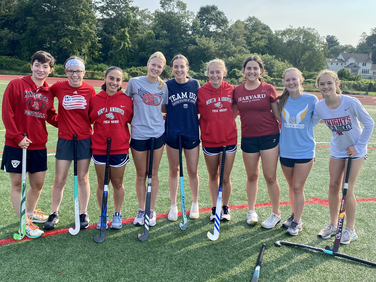 North Andover Field Hockey Volunteers with the youth program Team Up