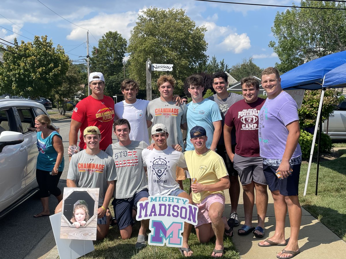 Chaminade Varsity FLYERS support the Mighty Madison Foundation Team