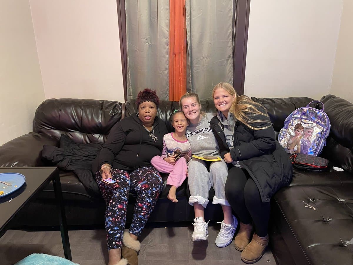 Victor Girls lacrosse delivering Thanksgiving dinner Team Up 4 Community