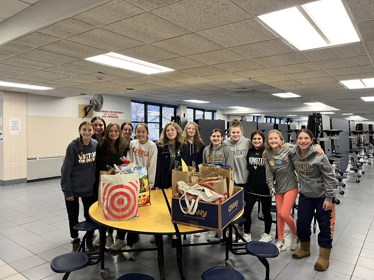 Victor Girls lacrosse delivering Thanksgiving dinner | Team Up 4 Community