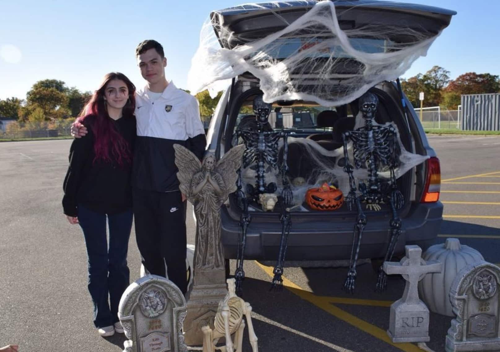 Memphis Athletes Assist at Trunk or Treat Team Up 4 Community